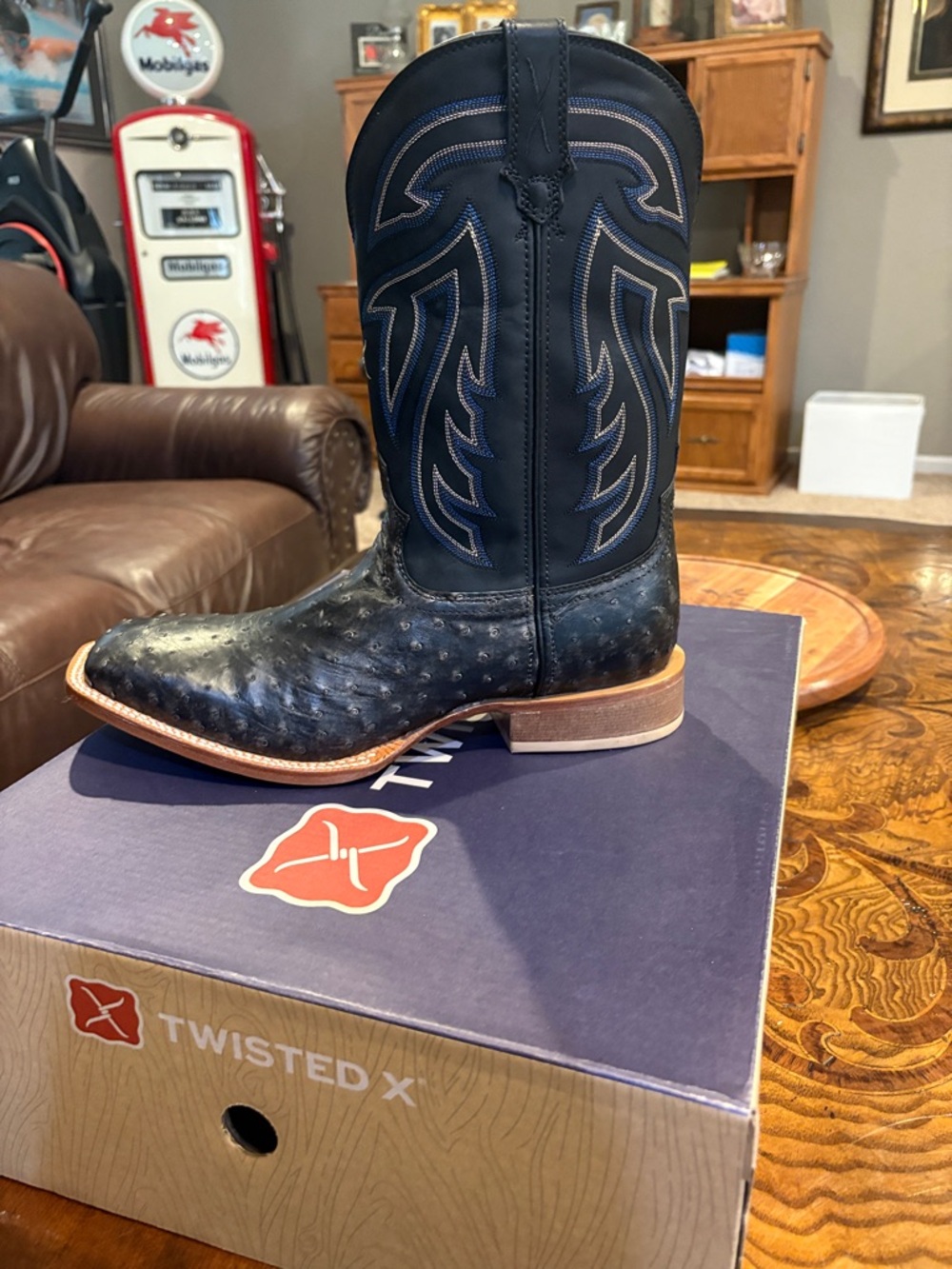 Mens 13 D Twisted X boots.